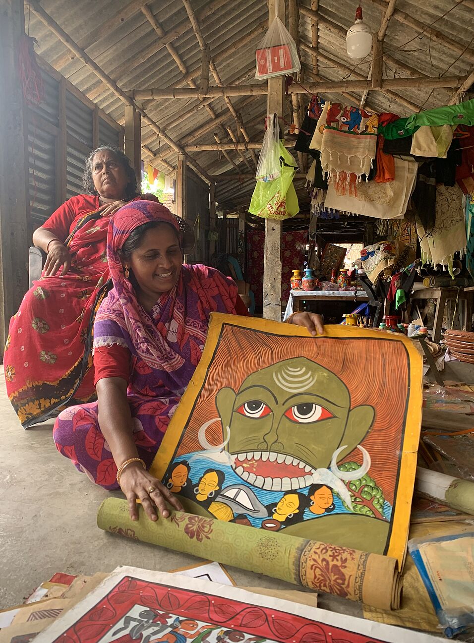Suhsama Chitrakar and her mother, Rani Chitrakar singing the "Tsunami" scroll.