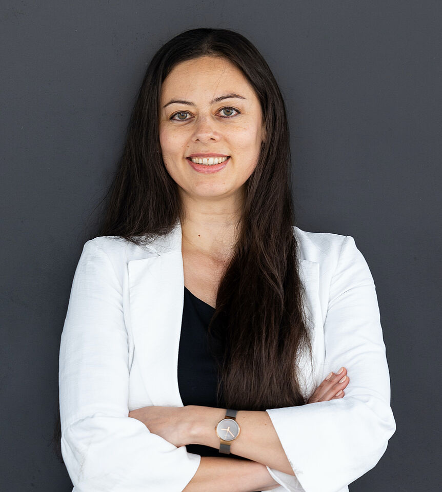 Portraitfoto Prof. Nina Mirnig